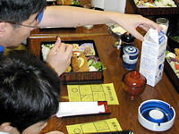 昼食の様子の画像